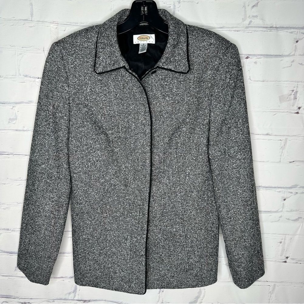 Talbots black & white size 4 petite jacket